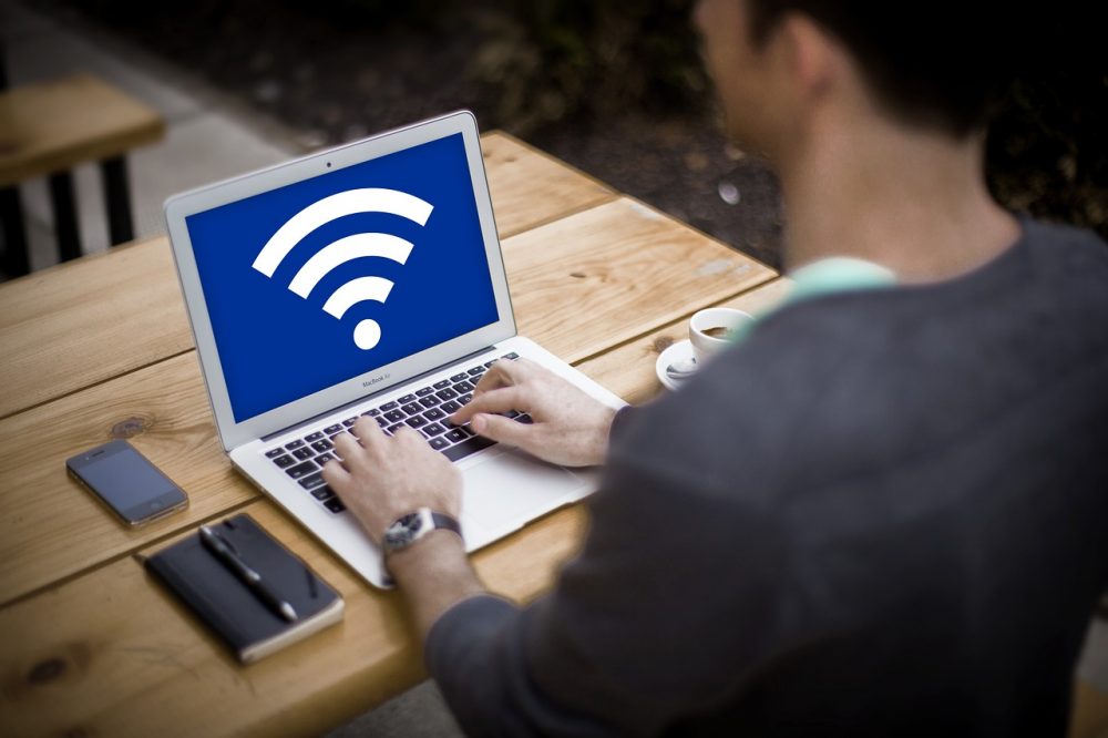 Vitesses Internet sans fil ou câblées : laquelle est la plus rapide ?